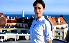 他趴在她两腿之间疯狂添漫画